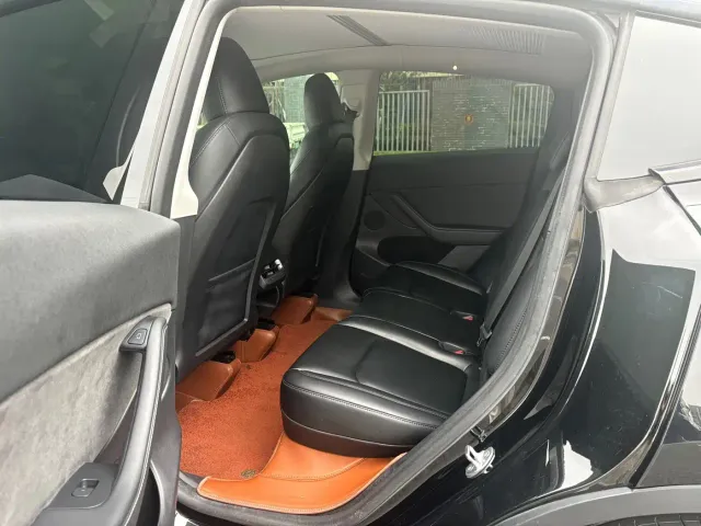Tesla Model Y — Фото автомобиля 5