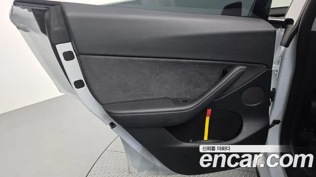 Tesla Model Y — Фото автомобиля 25