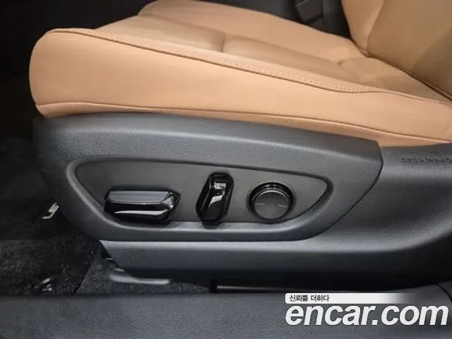 Lexus UX — Фото автомобиля 15