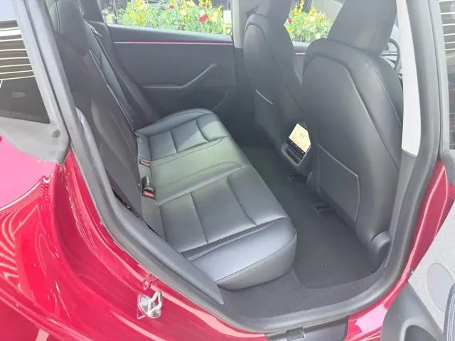 Tesla Model 3 — Фото автомобиля 14