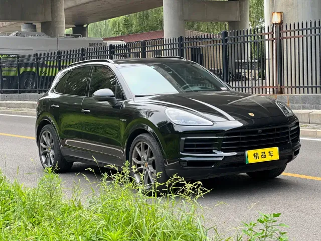 Porsche Cayenne — Фото автомобиля 4