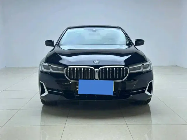 BMW 5 Series — Фото автомобиля 3