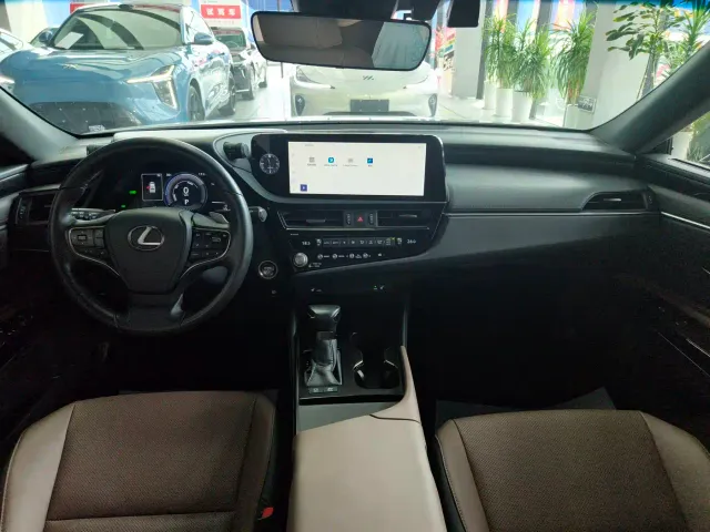 Lexus ES — Фото автомобиля 10