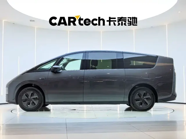 Li Auto MEGA — Фото автомобиля 6