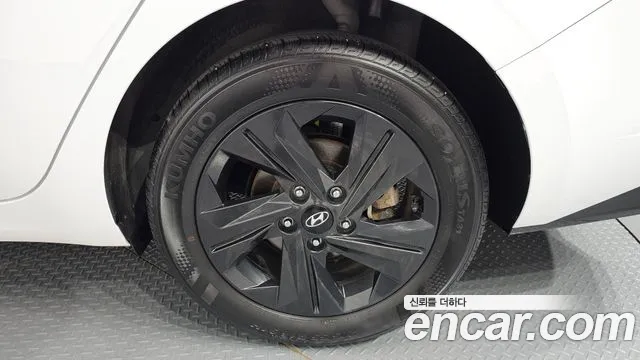 Hyundai AVANTE Avante (CN7) — Фото автомобиля 21