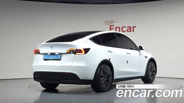 Tesla Model Y — Фото автомобиля 2