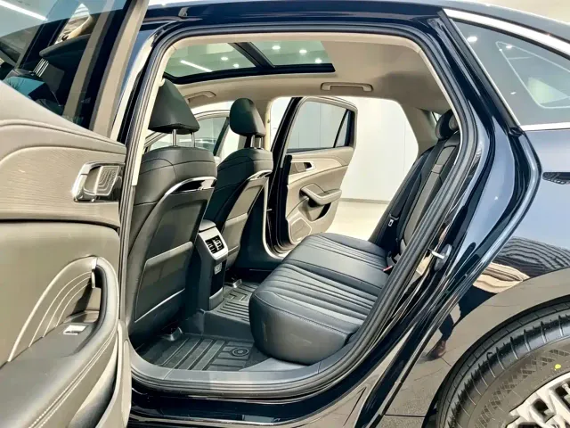 Hongqi Hongqi H5 2024 1.5T DCT Smart Connect Flag Rhythm Edition — Фото автомобиля 10