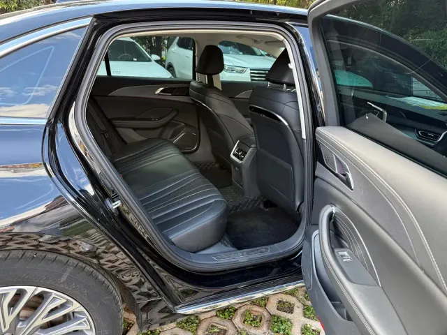Hongqi H5 — Фото автомобиля 7