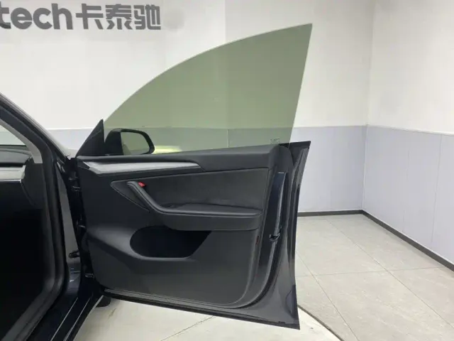Tesla Model Y — Фото автомобиля 25