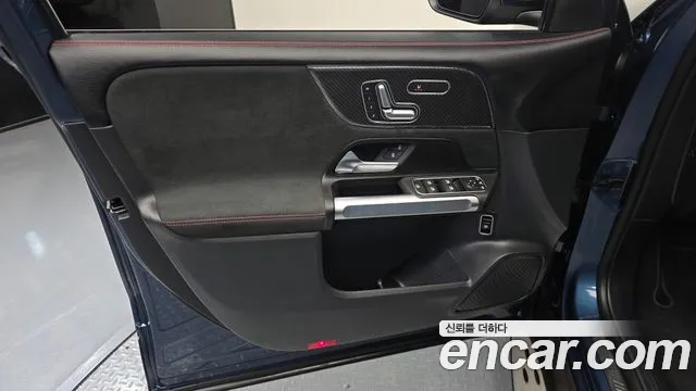 Mercedes-Benz GLB-Class — Фото автомобиля 13