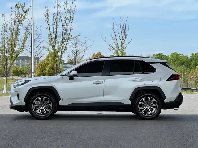 Toyota RAV4 — Фото автомобиля 4