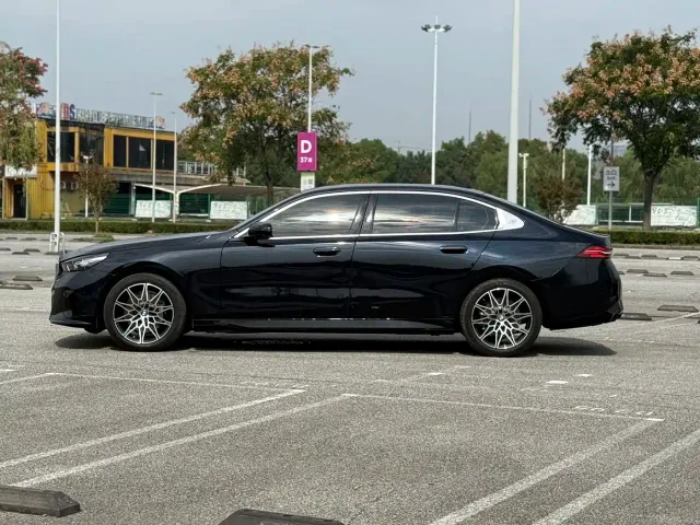 BMW 5 Series — Фото автомобиля 4