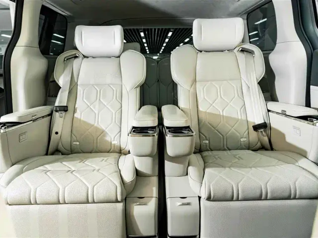 Volvo EM90 — Фото автомобиля 26