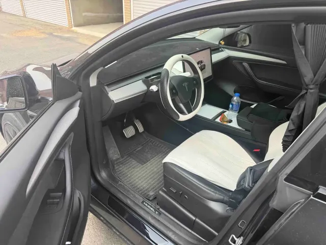 Tesla Model Y — Фото автомобиля 2