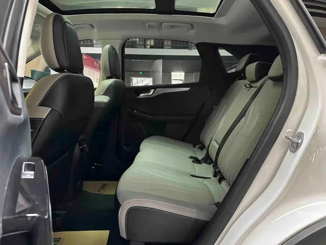 Ford Escape — Фото автомобиля 12