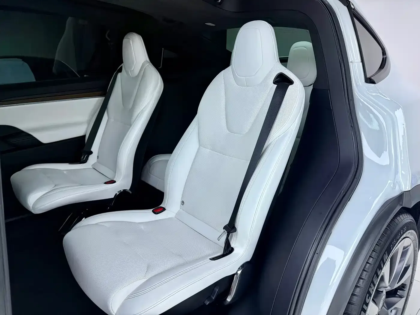 Tesla Model X 2023 Dual Motor All-Wheel Drive Edition — Фото автомобиля 6