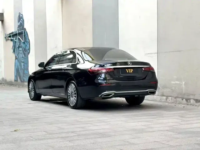 Mercedes-Benz E-Class — Фото автомобиля 5