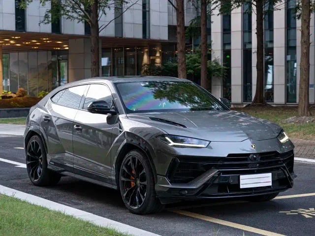 Lamborghini Urus — Фото автомобиля 3