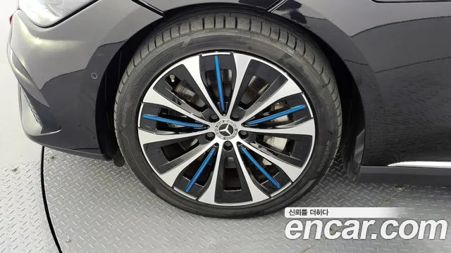 Mercedes-Benz EQE — Фото автомобиля 5