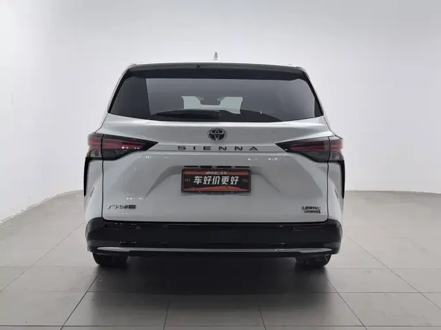Toyota Sienna — Фото автомобиля 4