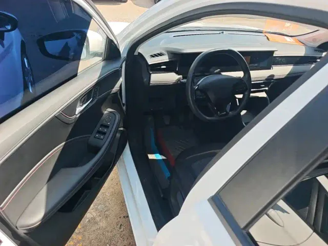 Roewe i5 — Фото автомобиля 15