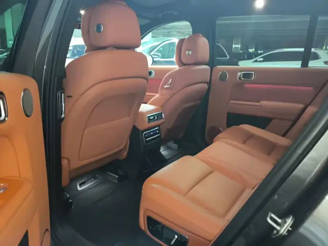 Li Auto L7 — Фото автомобиля 16