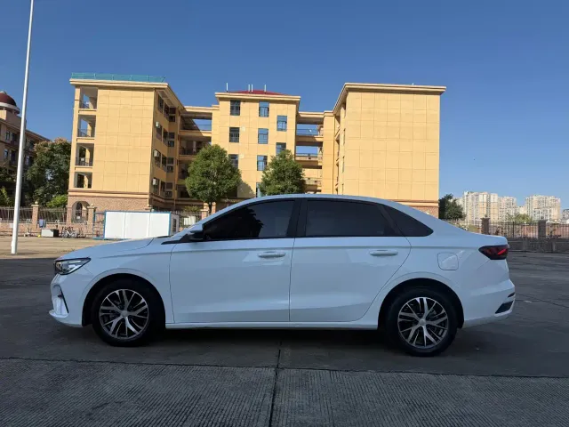 Geely Emgrand — Фото автомобиля 10