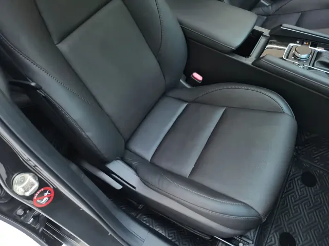 Mazda Axela — Фото автомобиля 12