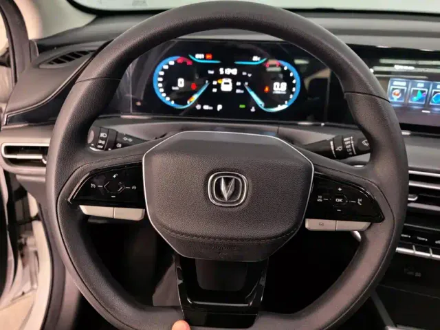 Changan Eado — Фото автомобиля 15