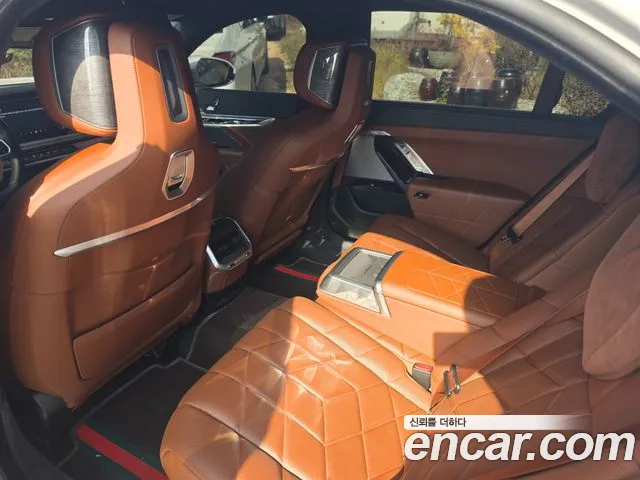 BMW i7 G70 — Фото автомобиля 14