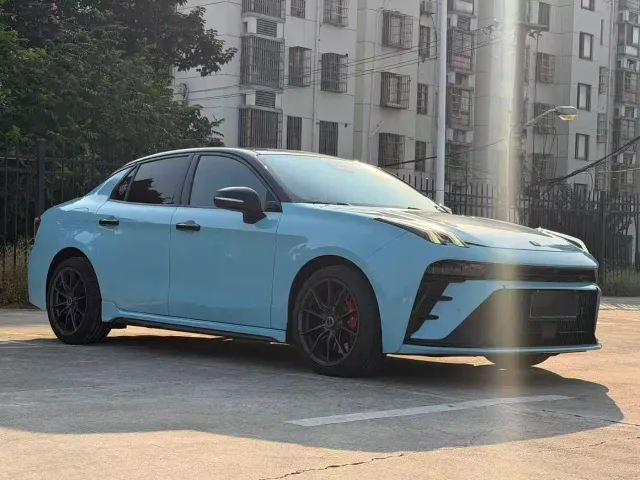 Lynk & Co 03 — Фото автомобиля 3