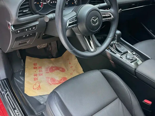 Mazda Axela — Фото автомобиля 9