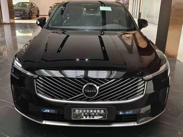 Фотография автомобиля — Volvo S90