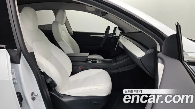 Tesla Model Y — Фото автомобиля 10