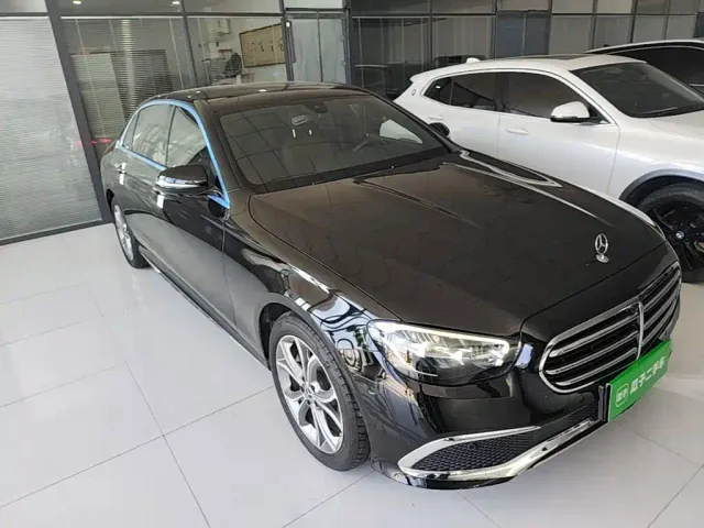 Mercedes-Benz E-Class — Фото автомобиля 3