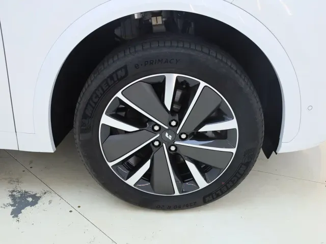 Li Auto L7 — Фото автомобиля 22