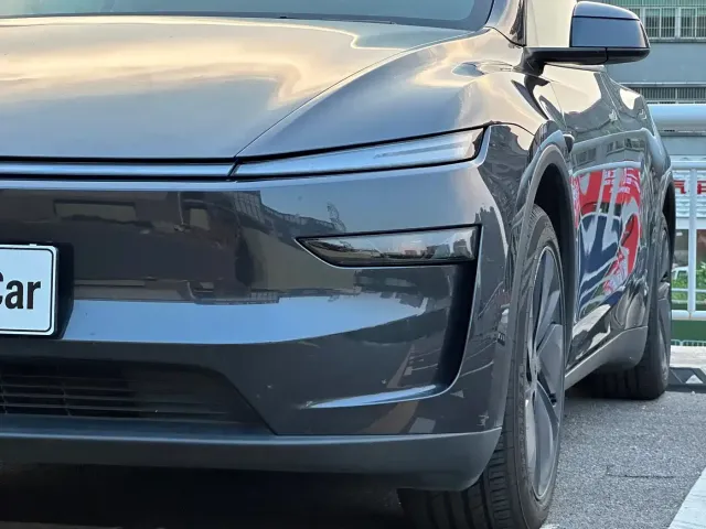 Tesla Model Y — Фото автомобиля 4