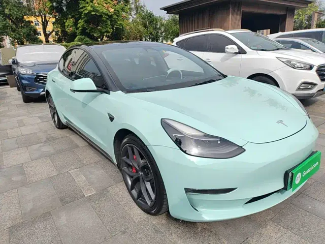 Tesla Model 3 — Фото автомобиля 3