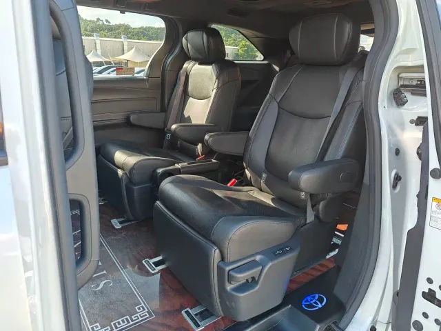 Toyota Sienna — Фото автомобиля 12
