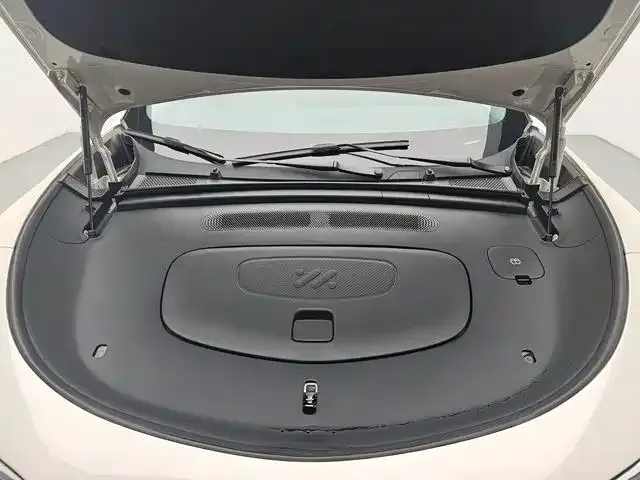 IM Motors LS6 — Фото автомобиля 12