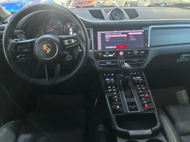 Porsche Macan — Фото автомобиля 9