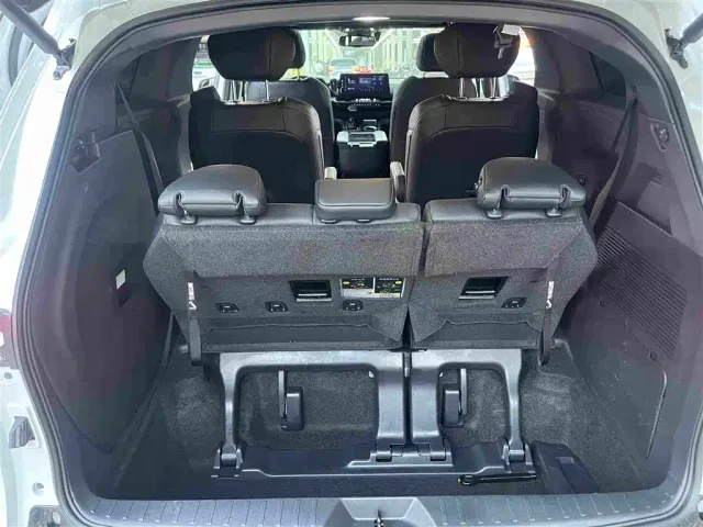 Toyota Sienna — Фото автомобиля 27