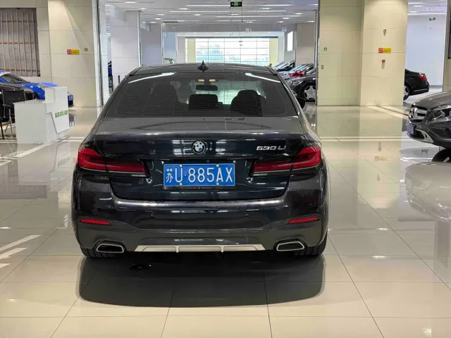 BMW 5 Series — Фото автомобиля 9