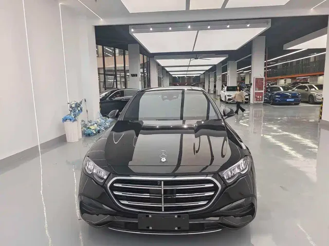 Mercedes-Benz E-Class — Фото автомобиля 2