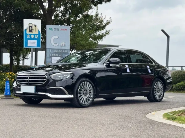 Фотография автомобиля — Mercedes-Benz E-Class