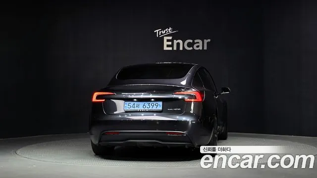Tesla Model 3 — Фото автомобиля 4