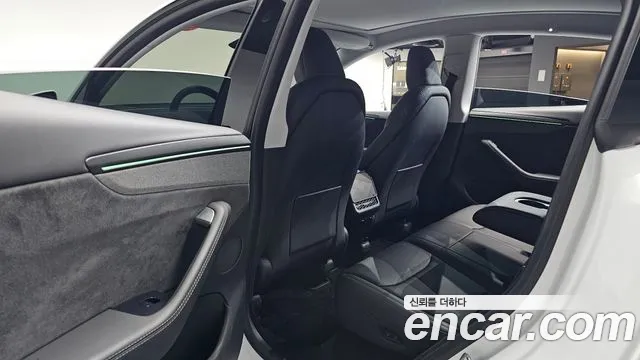 Tesla Model Y — Фото автомобиля 11
