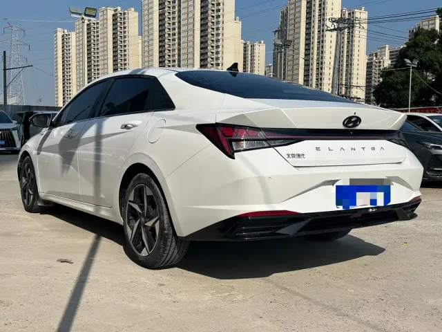 Hyundai Elantra — Фото автомобиля 13