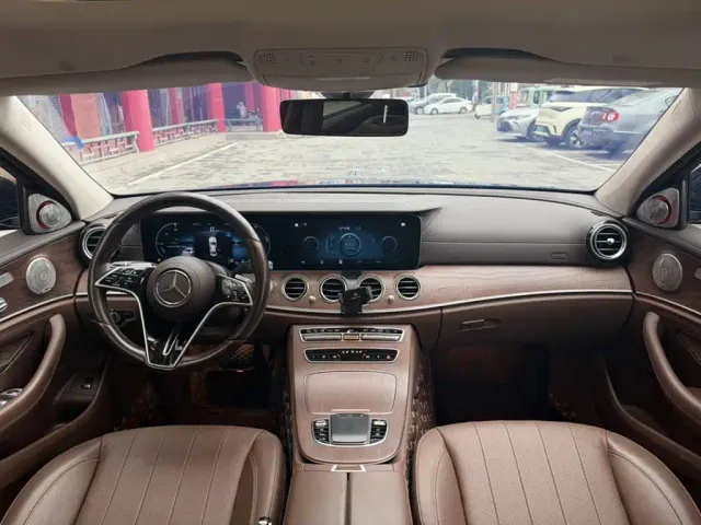 Mercedes-Benz E-Class — Фото автомобиля 7