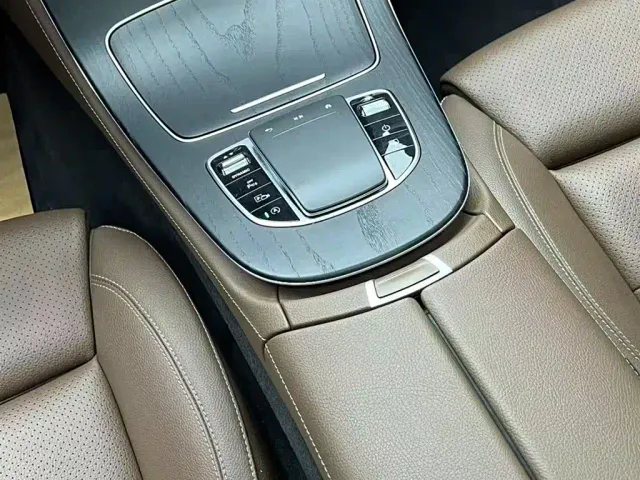 Mercedes-Benz E-Class — Фото автомобиля 13
